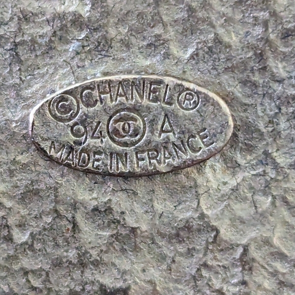 Vintage Chanel CC Medallion 94P brooch - Picture 5 of 10